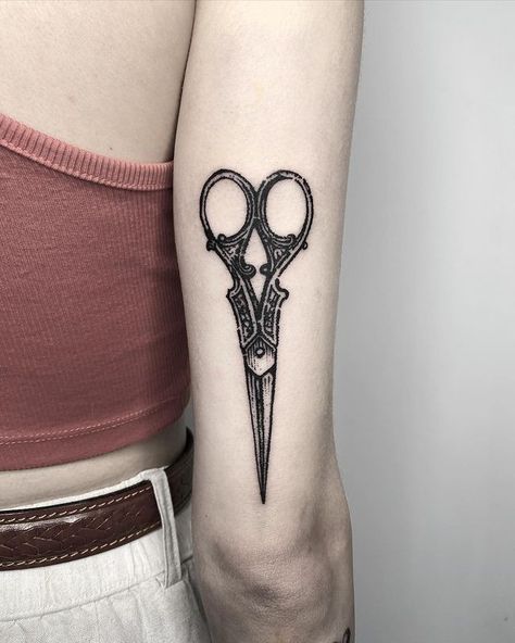 Needle Tattoo Injection, Pretty Scissors Tattoo, Ornate Scissors Tattoo, Vintage Shears Tattoo, Antique Scissors Tattoo, Crafter Tattoo, Sewing Scissors Tattoo, Scissors Tattoo Design, Crochet Hook Tattoo