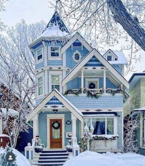 Regina Saskatchewan, Victorian Style Homes, Casa Vintage, Victorian Architecture, Painted Ladies, Fantasy House, Victorian Houses, Cute House, Beautiful Houses