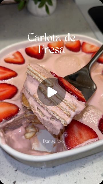 Denise on Instagram: "#carlota#carlotadefresa#carlotadelimon#carlotareceta#receta#postre#postresfaciles#postresmexicanos#antojitos#antojosmexicanos#mexicandesserts#cravings#recetasmexicanas#recetasfaciles#comidamexicana#mexican#mexicana#mexicantiktok#fyp#foryou#parati#cocinando#comidaparamiesposo#senoralife#explorepage" Carlota Recipe, Mexican Antojitos, Mexican Party Food, Banana Cheesecake, Mexican Dessert, Bakery Desserts, Mexican Party, No Bake Desserts, Party Food