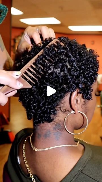 S Curls, Coiling Natural Hair, Natural Short Hair, Hairstyles For Seniors, Cabello Afro Natural, Short Natural Curly Hair, Black Hair Short, Black Hair Short Cuts, Tapered Natural Hair