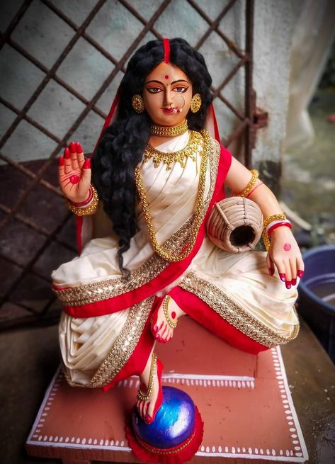 Laxmi Murti Image, Saraswati Goddess Idol, Laxmi Mata Images, Lokkhi Thakur, Devi Pictures, Lokkhi Puja, Laxmi Murti, Saraswati Picture, Laxmi Mata