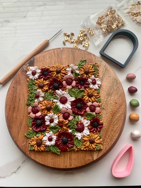 Clay flowers burgundy pink green brown sage white rose sunflower daisies leaf leaves color pallets on wood with clay cutters beside along with clay tools Flower Notebook, Clay Stuff, Clay Craft, Clay Inspiration, Polymer Clay Jewelry Diy, Clay Flower, Ceramic Ideas, Clay Earring, Earring Making