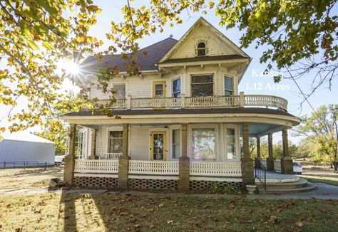 c.1908 Kansas Victorian Farmhouse For Sale on 1.12 Acres Under $150K Victorian Farmhouse Interior, Victorian Farmhouse Plans, Victorian Farmhouse Exterior, Modern Victorian Farmhouse, Folk Victorian Farmhouse, Dream Home Farmhouse, Antique Houses, Historic Farmhouse, Farmhouse Victorian