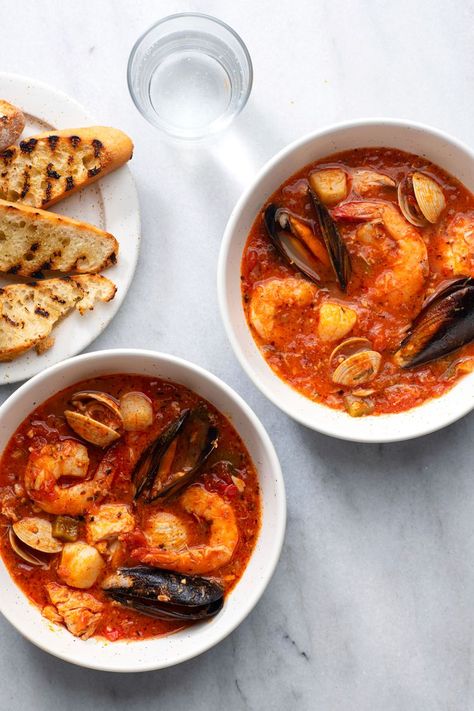 Crock Pot Seafood Recipes, Crockpot Seafood Soup Recipes, Crockpot Seafood Recipes, Seafood Crockpot Recipes, Crockpot Cioppino, Crockpot Seafood, Italian Seafood Stew Cioppino Recipe, Ciopinno Seafood Stew Easy, Italian Fish Soup Cioppino Recipe