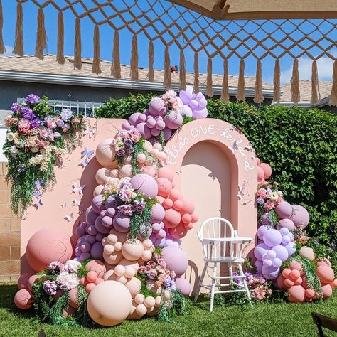 The most enchanted & one-derful 1st birthday garden party. 🦋💐 📷 : @thesimpleluxeevents #evite #firstbirthday #1stbirthday #kidsbirthday Fairy Garden Theme Party, Enchanted Garden Birthday Party, 1st Birthday Garden Party, Enchanted Garden Birthday, Garden Fairy Birthday, Fairy Garden Theme, Enchanted Garden Party, Pink Purple Party, Birthday Garden Party