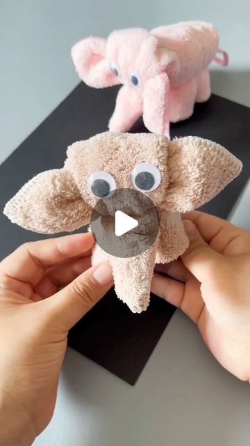 Baby Washcloth Animals, Elephant Towel, Washcloth Animals, Fun Easter Decorations, Hair Accessories Ribbon, Interesting Crafts, Elephant Crafts, Towel Animals, Diy Hair Accessories Ribbon