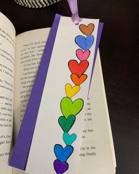 Book Marks Design Ideas, Palm Mehndi Design, Handmade Bookmarks Diy, Origami Bookmark, Diy Crafts Bookmarks, Heart Bookmark, Felt Bookmark, Handmade Bookmarks, Creative Bookmarks