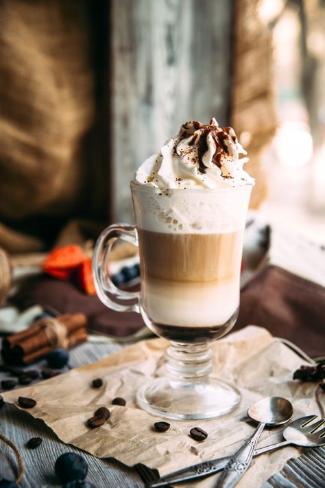 Hot Chocolate Easy, Cafes Aesthetic, Coffee Cafe Aesthetic, Instant Hot Chocolate, Chocolate Drink Recipes, New York Christmas Aesthetic, Cafe Photos, Coffee Shop Menu, Chocolate Drink