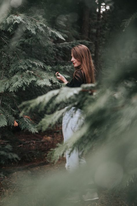 Thanks to Jenn Lopez for making this photo available freely on @unsplash 🎁 Forest Wallpaper Iphone, Forest Tattoo Sleeve, Photoshoot Forest, Ori And The Blind Forest, Forest Photoshoot, Portret Feminin, Johanna Basford Enchanted Forest, Forest Aesthetic, Studio Branding