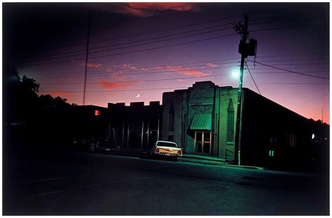 william-eggleston_untitled-downtown-morton-mississippie2809d-ca-1970 William Eggleston, William Faulkner, Richard Avedon, History Of Photography, Color Film, Famous Photographers, Foto Art, Leica, Art Galleries