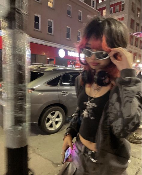 Y2k Asian Girl Aesthetic, Archive Fashion Outfit, Cat Beanie Outfit, Wolfcut Mullet, Asian Grunge, Y2k Leg Warmers, Red Peekaboo, Skater Girl Aesthetic, 4 Drawing