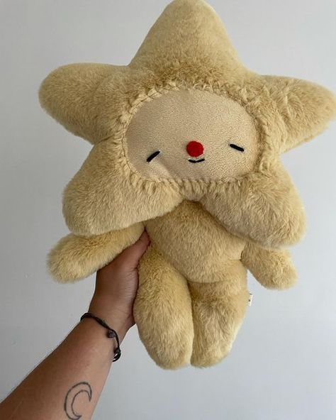 Star Jellycat, Baby Plushies, Star Plush, Fairy Wallpaper, Sock Doll, Paper Craft Diy Projects, Object Lessons, Yellow Cat, Kawaii Room