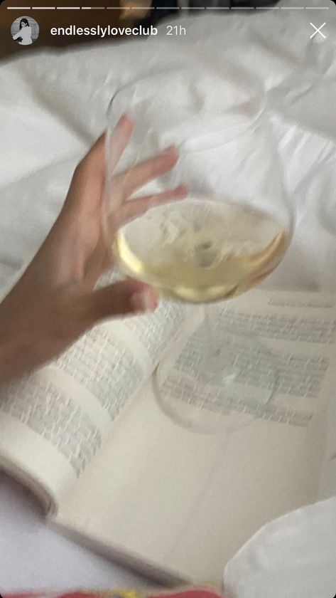 White Wine Aesthetic, Slow Vibes, Wine Aesthetic, Summer Book Club, Best Drink, Wine Book, Wine Brands, Small Moments, Girl Reading