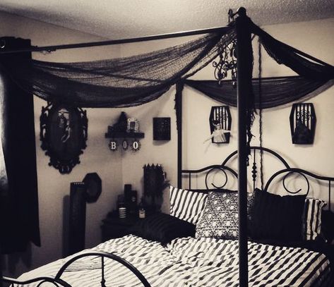 Gothic Bedroom Ideas, Home Sweet Haunted Home, Goth Inspiration, Tomb Sweet Tomb, Goth House, Goth Room, Goth Bedroom, Gothic Interior, Halloween Bedroom