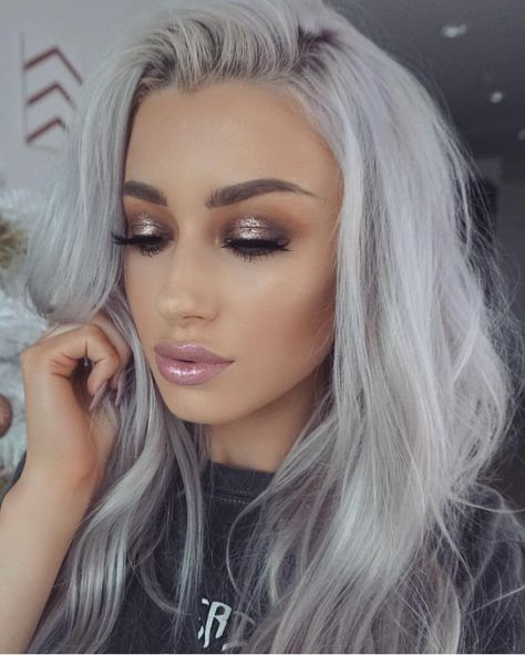 34.1k Likes, 336 Comments - Katie Mulcahy (@lolaliner) on Instagram: “I just filmed a hair extension tutorial  it's been forever since I wore long extensions!! Who…” Makeup For Silver Hair, Silver Hair Blue Eyes, Hair Makeup Looks, Beanie Hairstyles, Icy Hair, Hair Extensions Tutorial, Grey Hair Dye, Makeup Portfolio, Born This Way