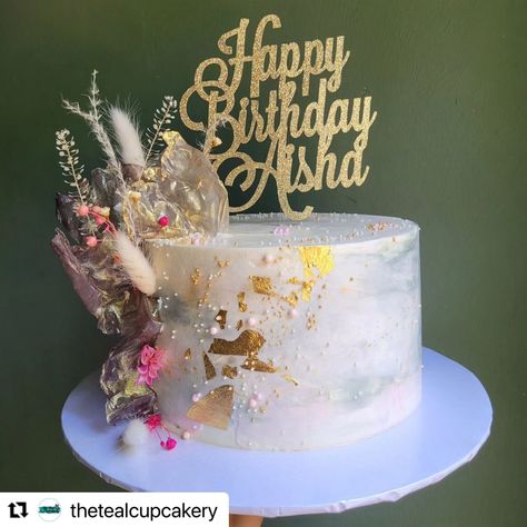 #Repost @thetealcupcakery with @use.repost ・・・ Rice paper sails and dried flowers . Topper by @the_cake_warehouse . #driedflowercake #thetealcupcakery #trinidadcakedecorator #trinicakes #trini Rice Paper Sails, April 4, Rice Paper, Instagram Repost, Dried Flowers, Cake Decorating, Sailing, Rice, Cake