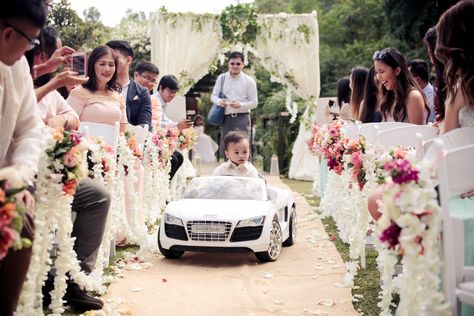 Ring bearer and Bible bearers are too young? Use a remote controlled car! ;) Car Themed Wedding, Emerald Green Wedding Theme, Rose Gold Boho, Wedding Content, Bella Wedding, Green Themed Wedding, Emerald Green Weddings, Money Dance, Ceremony Ideas