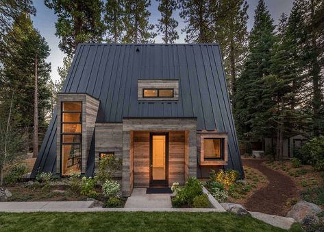 The most gorgeous rustic contemporary A-frame cabin in Lake Tahoe Frame House Plans, A Frame House Plans, A Small House, Frame House, A Frame Cabin, Rustic Contemporary, A Frame House, Tiny House Cabin, Modern Cabin