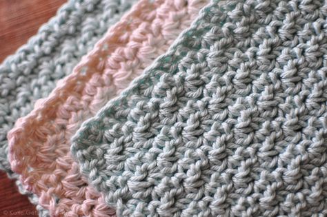 Round Dishcloth Crochet, Crochet Washcloth Free Pattern Easy, Easy Crochet Dishcloth Pattern Free, Crochet Dishcloths Free Patterns, Easy Crochet Dishcloth Pattern, Easy Crochet Dishcloth, Cross Stitch Patterns Free Disney, Amanda Crochets, Crochet Washcloth Free Pattern