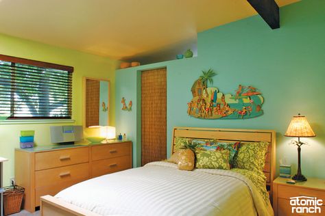 3 Must-Have Features for a Guest Room fit for a Tiki God Tiki Bedroom, Hawaiian Room, Hawaiian Bedroom, Tiki Culture, Retro Bedroom, Tiki Style, Bamboo Curtains, Hawaiian Decor, River Cottage