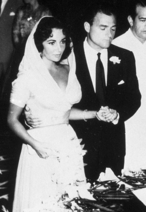 Elizabeth Taylor’s Wedding Dresses: See the 8 Colorful Gowns She Wore Down the Aisle Iconic Wedding Gowns, Elizabeth Taylor Wedding Dress, Elizabeth Taylor Wedding, 1960 Wedding, Colorful Gowns, Elizabeth Taylor Style, Michael Wilding, Celebrity Brides, Famous Wedding Dresses