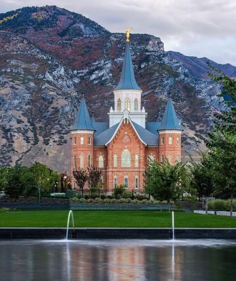 Provo City Center Utah PC: @packtography #ldstempleaday #lds #ldstemple #ldschurch #ldstemples #provocitycentertemple #mormontemple #mormon Provo City Center Temple, Castle Disney, Mormon Temples, Houses Of The Holy, Temple Pictures, Way To Heaven, Mormon Temple, Lds Temple, Old Churches