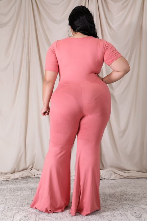 Curvy Pants, Flare Pant, Beautiful Dresses Short, Curvy Women Jeans, Plus Size Beauty, Curvy Girl Fashion, Plus Size Fashion, Plus Size Outfits, To Play