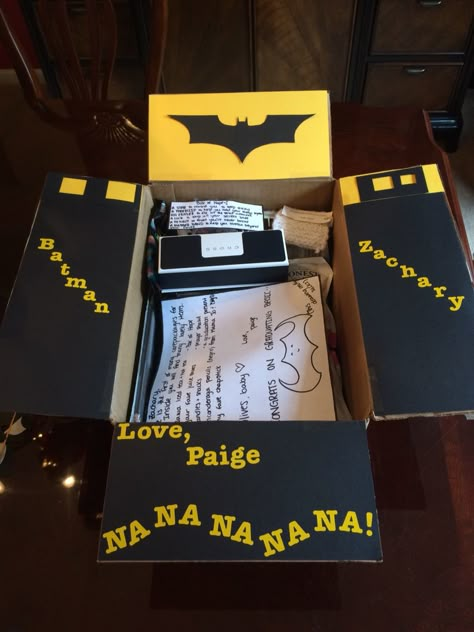 Batman Proposal, Batman Handmade Gifts, Batman Gift Ideas For Boyfriend, Batman Presents, Batman Gift Basket, Batman Diy Gifts, Batman Gifts For Boyfriend, Batman Gifts For Men, Batman Bouquet