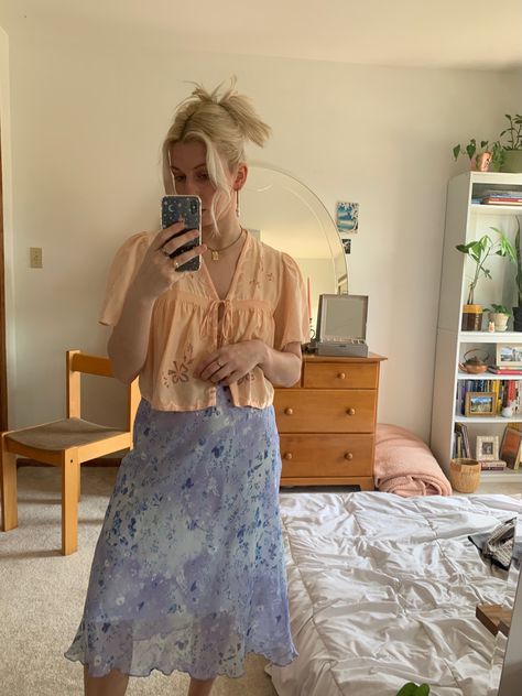 Blond girl with hair in claw clip takes mirror selfie of outfit, which is a blue floral midi skirt and a pale pink vintage nighty too Blue Midi Skirt Outfit Summer, 90s Midi Skirt Outfit, Blue Midi Skirt Outfit, Midi Skirt Outfit Aesthetic, Floral Midi Skirt Outfit, Blue Flower Skirt, 90s Midi Skirt, Long Skirt Outfits Aesthetic, Midi Skirt Outfits Summer