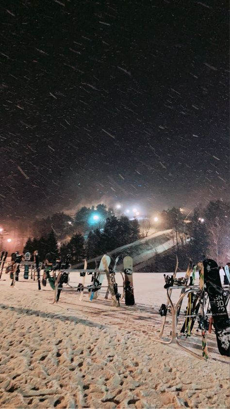 Night Snowboarding, Snowboard Aesthetic, Snowboarding Aesthetic, Skiing Aesthetic, Snow Board, Snow Trip, Ski Season, Winter Photo, Eyes On The Prize