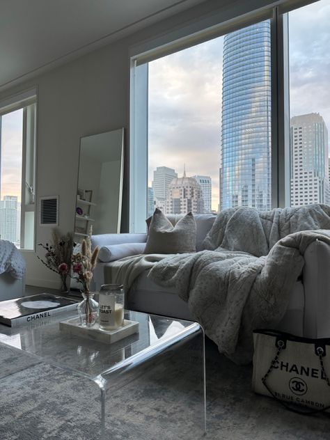 #apartment #studio #apartmentaesthetic #aesthetic #apartmentdecor Bay Area Apartment, San Francisco Apartment Aesthetic, San Francisco Apartment Decor, Philly Apartment, Sf House, Riverside Apartment, 2024 Manifestation, San Francisco Apartment, High Rise Apartments