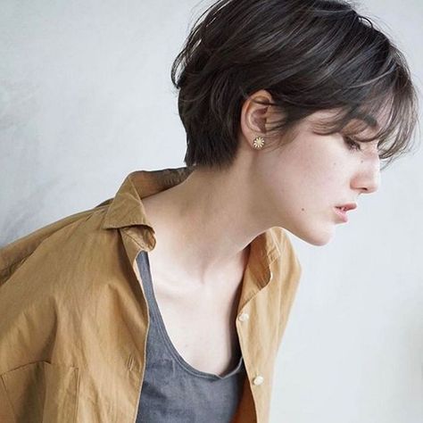 Oval Face Pixie Cut, Short Hair Cuts For Teens, Sleek Pixie, Bob Pendek, Women Pixie Haircut, Pixie Haircuts For Women, Tomboy Hairstyles, Shot Hair, Short Hair Tomboy