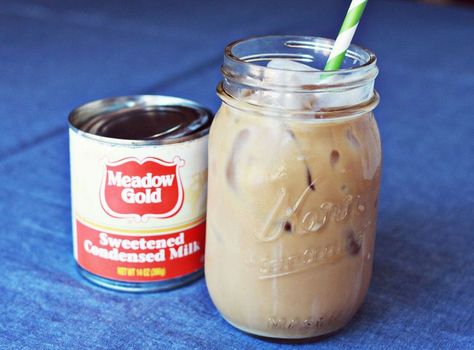 Ice coffee condensed milk Coffee Condensed Milk, Milk Dessert Recipes, Homemade Iced Coffee, Steeped Coffee, Best Iced Coffee, Iced Coffee At Home, How To Make Ice Coffee, Coffee Ingredients, Coffee Creamers