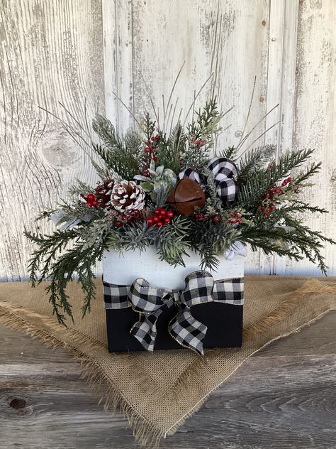 Christmas Arrangements In A Mug, Black Christmas Centerpiece, Black And White Christmas Floral Arrangements, Diy Christmas Dining Table Decor, Holiday Porch Pots, Black And White Buffalo Plaid Christmas, Farmhouse Christmas Centerpiece Ideas, Black And White Christmas Decor, Christmas Boxes Decoration