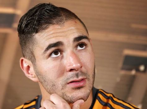 Cool Benzema New Hairstyle for Football Fans Check more at http://mensfadehaircut.com/benzema-new-hairstyle-for-football-fans/ Benzema Hairstyle, Benzema Haircut, Chelsea Team, Hairstyle Youtube, Men Haircut Styles, Celebrity Hair, Cool Hairstyles For Men, Hair Styles 2014, New Hairstyle