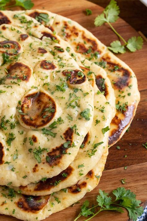 Easy Homemade Naan, Homemade Naan, Delicious Pizza Recipes, Recipes With Naan Bread, Pizza Roll, Naan Recipe, Cooking Bread, Perfect Pizza, Naan Bread