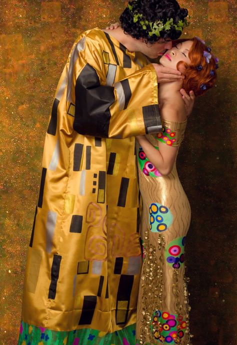 Two Person Costumes, Kiss Halloween Costumes, Two Person Halloween Costumes, Diy Couples Costumes, Halloween Parejas, Best Couples Costumes, The Kiss (klimt), Klimt Paintings, Hallowen Costume