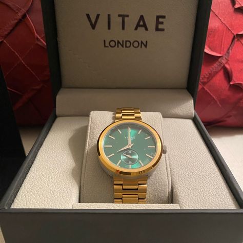 New Vitae London Emerald Green Watch In Original Packaging/Clear Face Cover Emerald Watch, Brown Band Watch, Watch Aesthetic, Vintage Gold Watch, Burberry Watch, London Accessories, Rose Gold Apple Watch, Green Watch, Clear Face