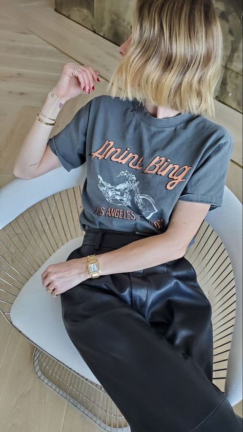 Anine Bing Tee Outfit, Anine Bing Style 2023, Anine Bing Tshirt Outfit, Anine Bing Sweatshirt Outfit, Anine Bing Style Outfits, Anine Bing Hair, Anine Bing Style, Anine Bing Tee, Anine Bing