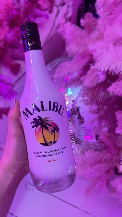 Malibu Pineapple Bay Breeze - Malibu Drinks Malibu Alcohol Aesthetic, Pina Colada Aesthetic, Malibu Alcohol, Pina Colada Malibu, Pineapple Daiquiri, Peach Rum, Pink Malibu, Malibu Rum Drinks, Malibu Pineapple