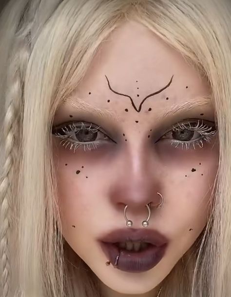 Dark Fantasy Makeup, Bug Makeup, Maquillaje Aesthetic, Artsy Makeup, Angel Makeup, Painting Face, Punk Makeup, Fun Makeup, Face Art Makeup