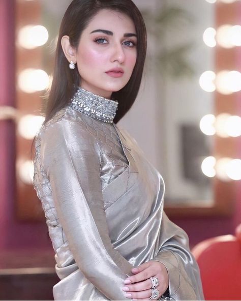 Long Sleeve Blouse Designs, Pakistani Actress Dresses, Sara Khan, Sarah Khan, Drape Sarees, Pakistani Fashion Casual, Tissue Saree, Stylish Party Dresses, Best Photo Poses