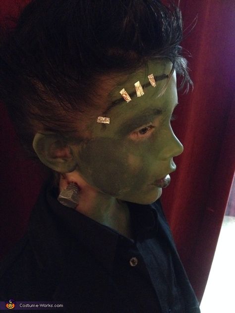 This homemade costume for kids entered our 2013 Halloween Costume Contest. Frankenstein Makeup For Kids, Frankenstein Makeup For Men, Frankenstein Costume Kids, Frankenstein Costume Diy, Nemo Halloween, Frankenstein Halloween Makeup, Unisex Costumes, Emo Costume, Frankenstein Makeup