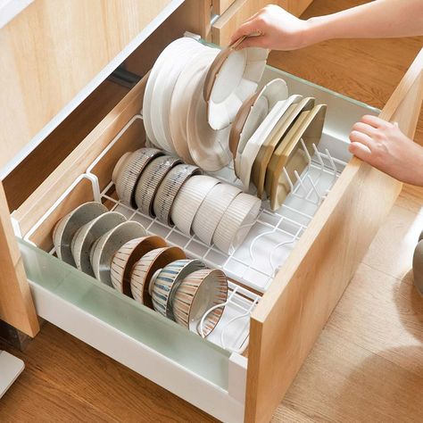 11 Clever Ways On How To Organize Kitchen Cabinets - Style Degree Kitchen Cabinet Style, Plate Organizer, Plate Storage, Space Saving Kitchen, Kitchen Plate, Kitchen Organisation, Kitchen Drawer Organization, Kitchen Bowls, Cabinet Style