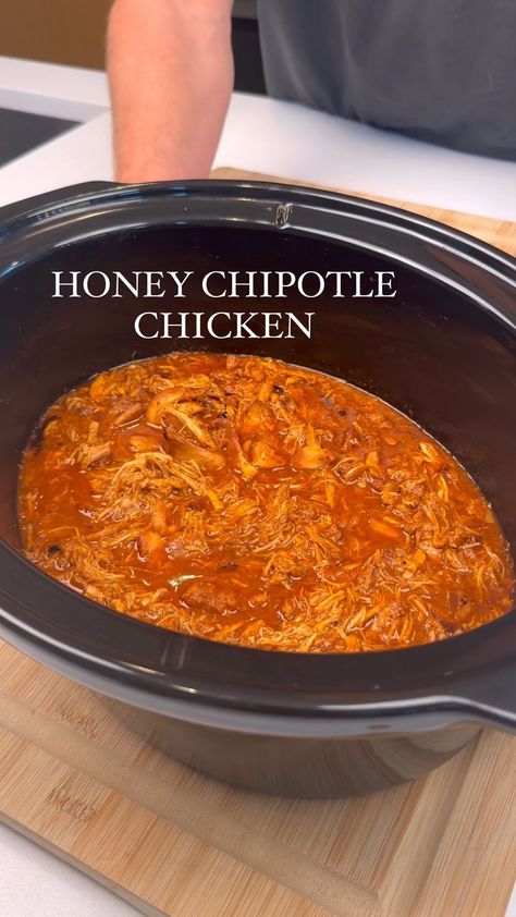 Slow Cooker Honey Chipotle Chicken Stealth Health Slow Cooker Meal Prep Series, Episode 10 Per 4oz serving (chicken only) 175… | Instagram Macro Friendly Crockpot Recipes, Macro Friendly Dinner Recipes, High Protein Crockpot Meals, High Protein Crockpot Recipes, Budget Bites, Stealth Health, Slow Cooker Meal Prep, Honey Chipotle Chicken, Protein Ideas