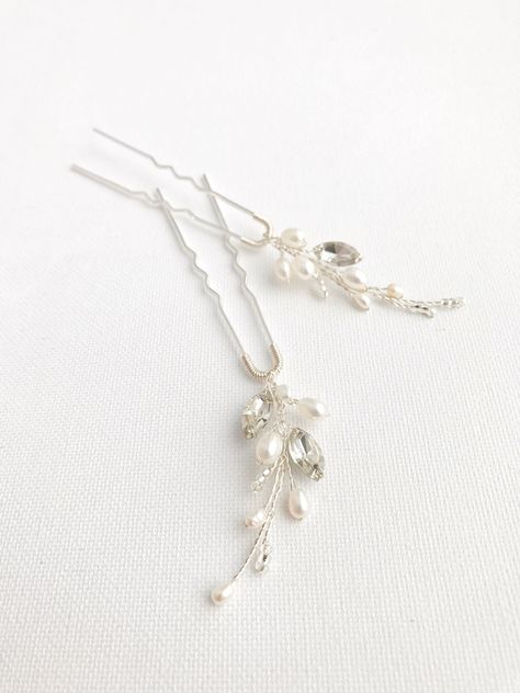 Excited to share the latest addition to my #etsy shop: Simple pearl hair pins gold Minimalist wedding hair clip Crystal set of 3 hairpins https://etsy.me/3HErZSz #silver #wedding #rosegold #classic #pearlhairpins #bridalhairpins #weddinghairclip #weddinghairpieces #bri Minimalist Wedding Hair, Emerald Hair, Wedding Hair Clip, Hair Comb Clips, Simple Wedding Hairstyles, Bride Headpiece, Simple Pearl, Pearl Hair Pins, Wedding Hair Clips