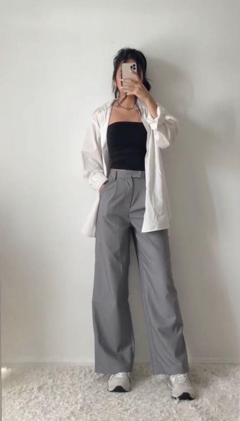 Casual Outfit For College, Outfit For College, Wedding Dresses Ideas, Loose Pants Outfit, Legs Outfit, Wide Leg Pants Outfit, College Outfit, Everyday Fashion Outfits, Casual Day Outfits