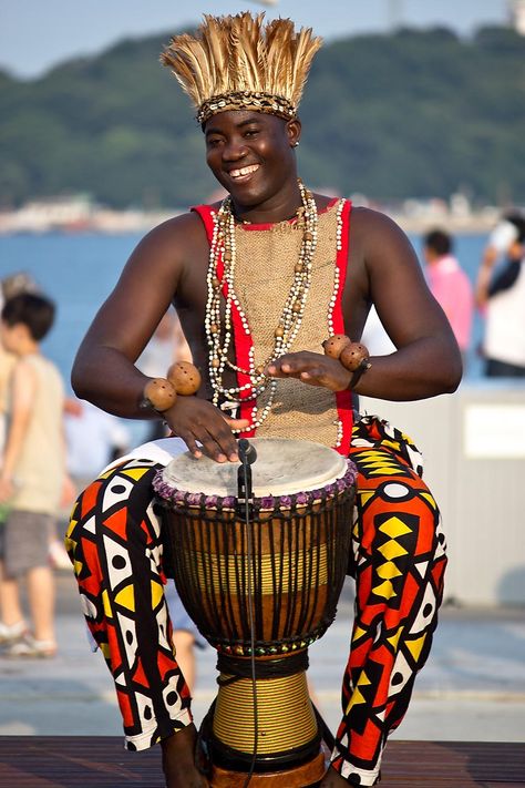 angolan people Angola People, South Africa Fashion, African Life, African Drum, Native Wears, African Dance, Vintage Blog, African People, Traditional Music