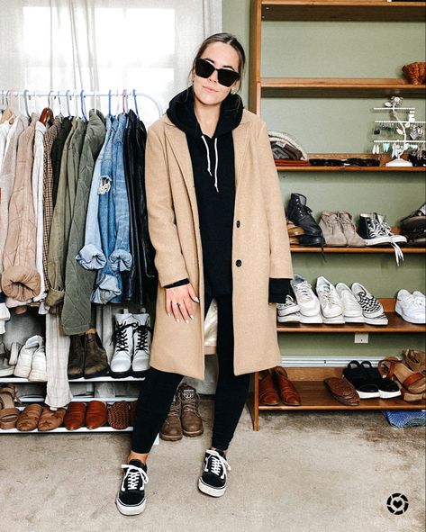 Carmel Coat Outfit Casual, Oversized Camel Coat Outfit, Oversize Coat Outfit, Tan Coat Outfit Winter, Seattle Winter Outfits, Seattle Outfits Winter, Wool Coat Outfit Casual, Cream Coat Outfit Winter, Khaki Coat Outfit