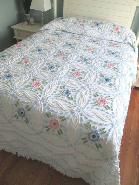 Blanket Crochet Bedsheets, Draps Design, Cabin Crafts, Designer Bed Sheets, Linen Bedding Natural, Vintage Bedspread, Crochet Bedspread Pattern, Shabby Chic Room, Shabby Chic Bedding